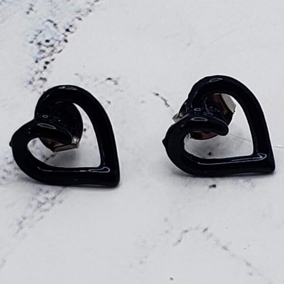 Black Heart Bended Metal Geometric Stud Earrings - Picture 1 of 4